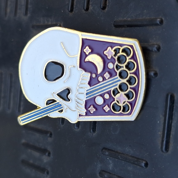 Skull Boba and Star Pin/Brooch - Picture 2 of 5